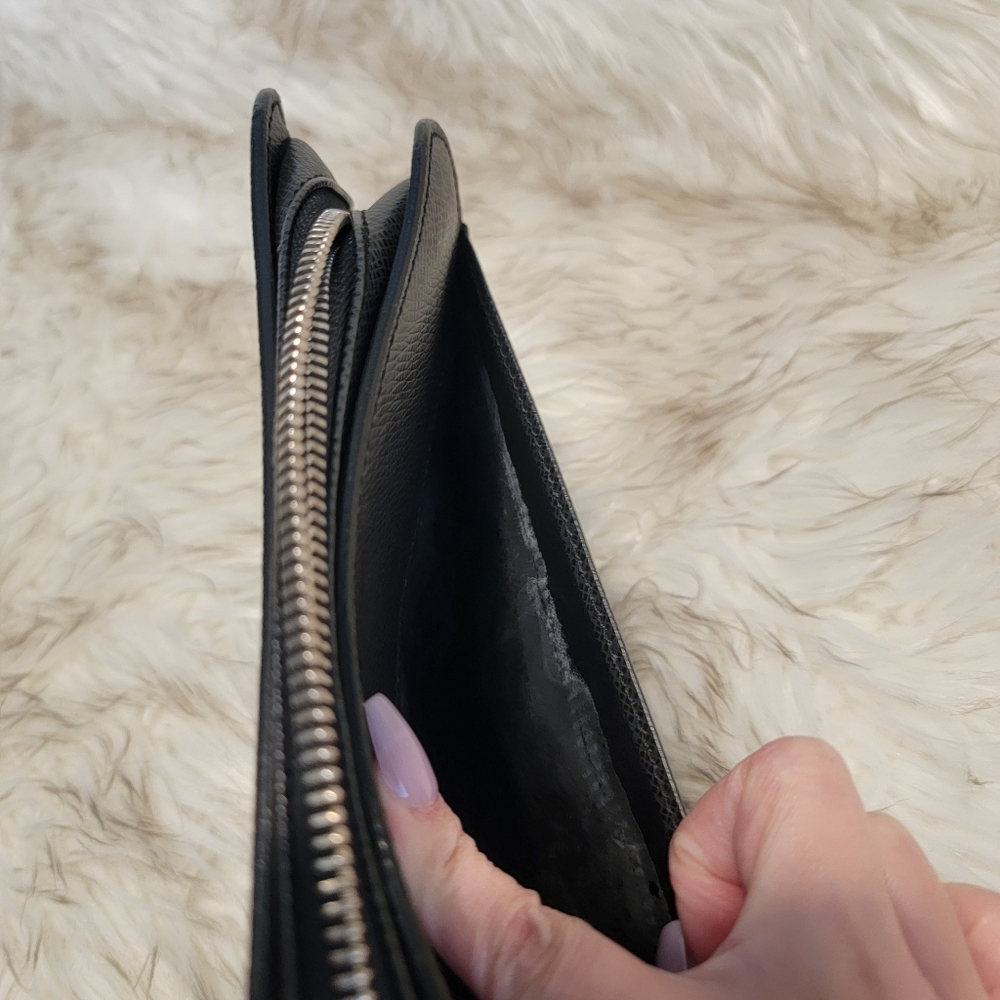 Louis Vuitton Taiga Baikal Wristlet - Picture 8 of 9